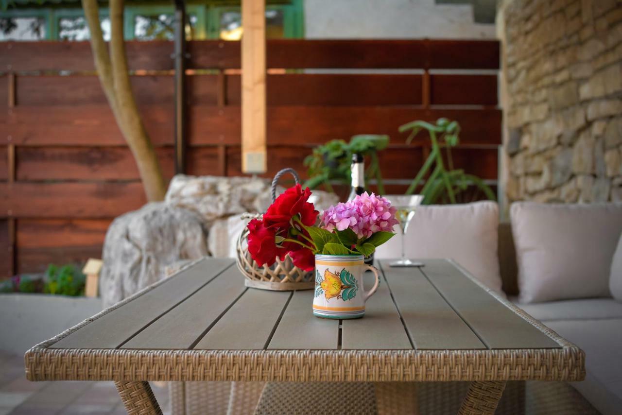 Vintage Garden Apartment Пула Екстериор снимка