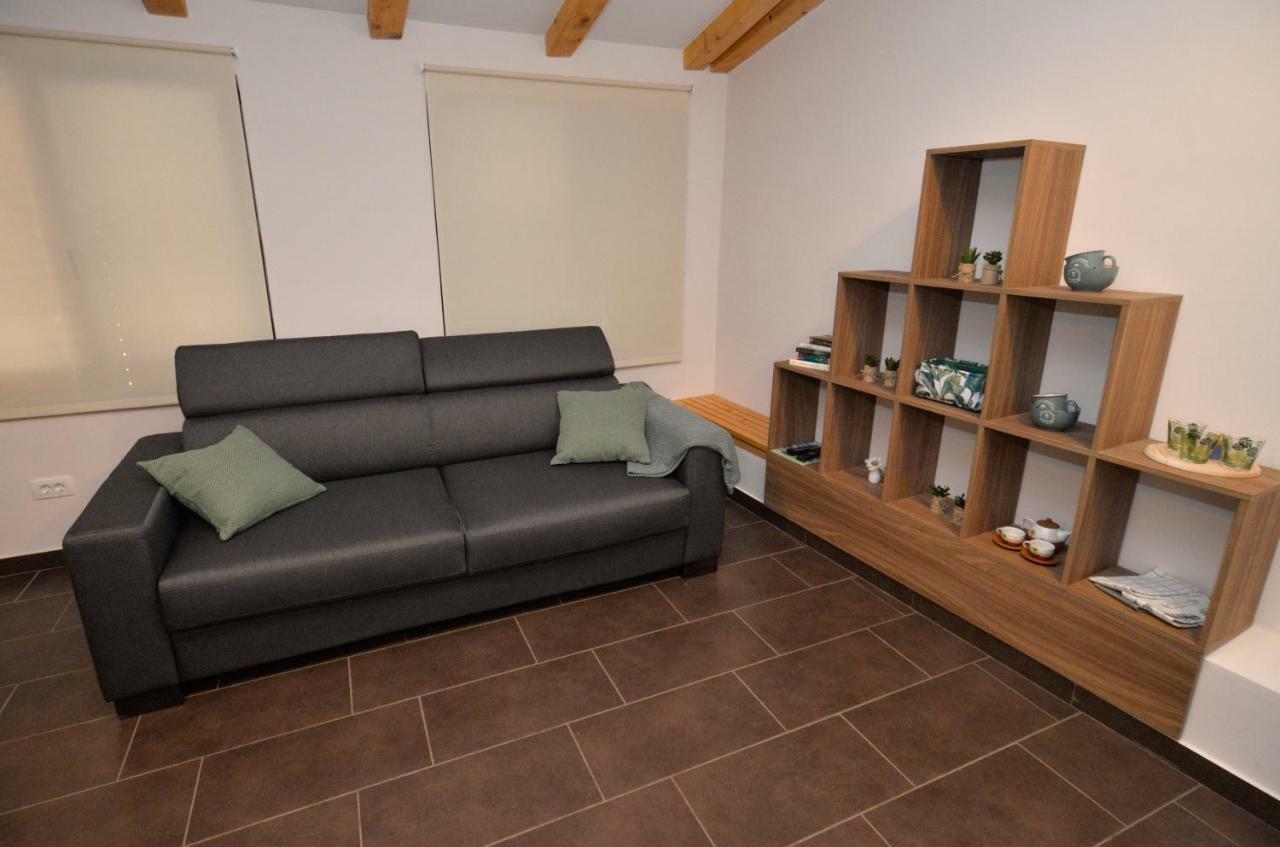 Vintage Garden Apartment Пула Екстериор снимка