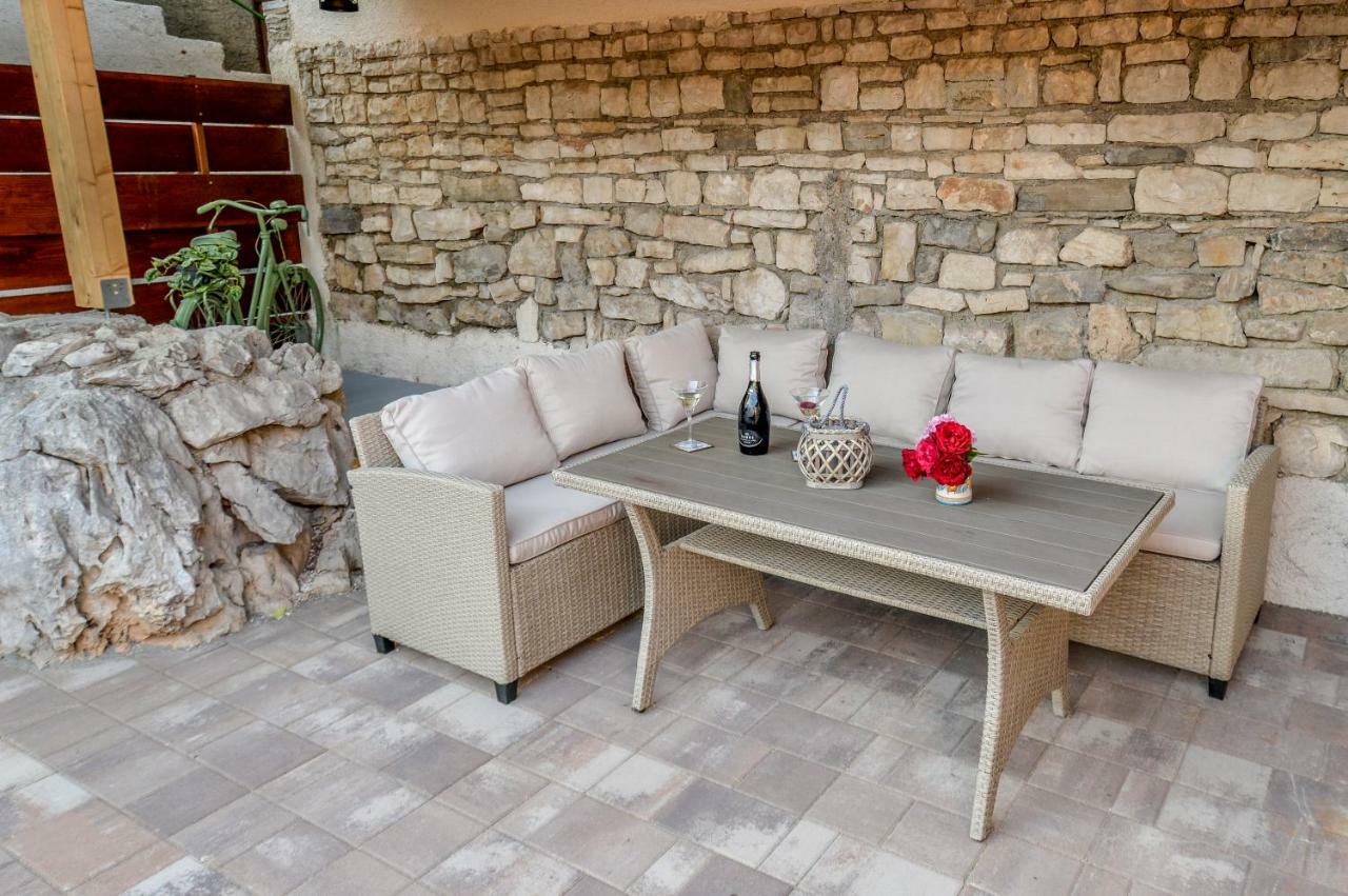 Vintage Garden Apartment Пула Екстериор снимка